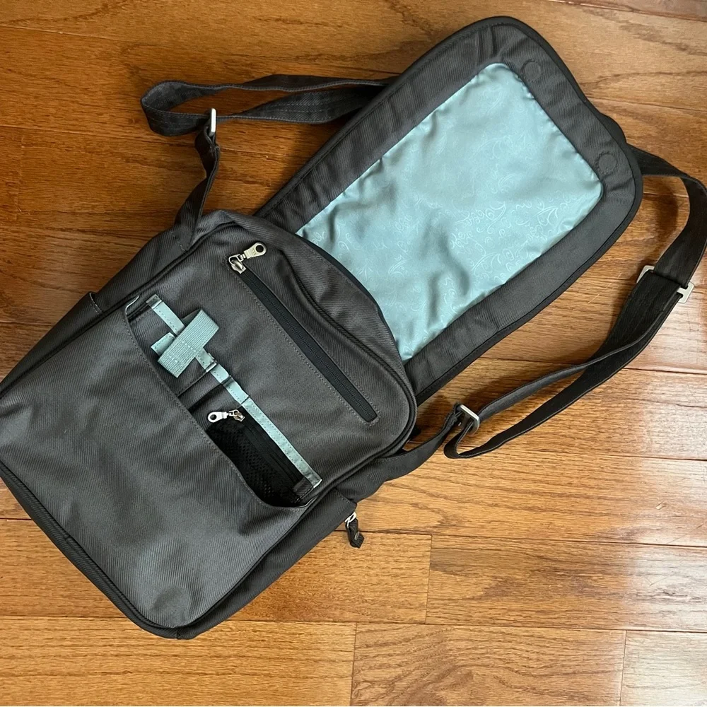 REI small Messenger style bag - Picture 2 of 7